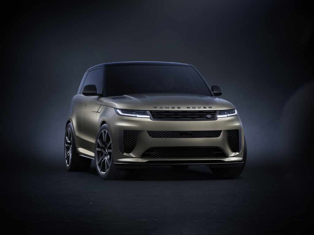 The NEW Range Rover Sport SV